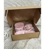 Set Repas Bébé Silicone Complet – Assiette et Bol, Gobelet, Bavoir, Cuillère et Fourchette Bois Personnalisable