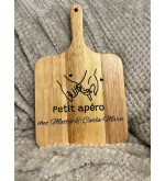 Planche à découper « Petit apéro chez » personnalisée – Gravure avec verres de vin
